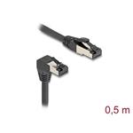 Delock Síťový kabel RJ45 Cat.8.1 S/FTP, zalomený dolů o 90° / přímý, 0,5 m, černý